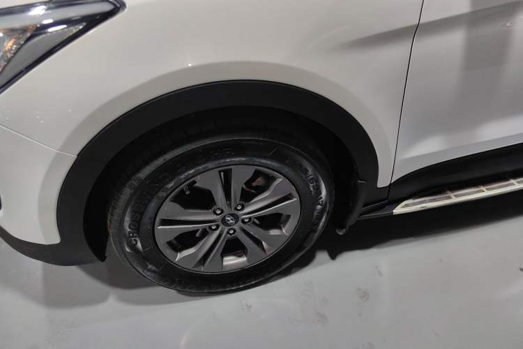 Used Hyundai Santa Fe 2013 2.4L Automatic Two-Wheel Drive Smart Version
