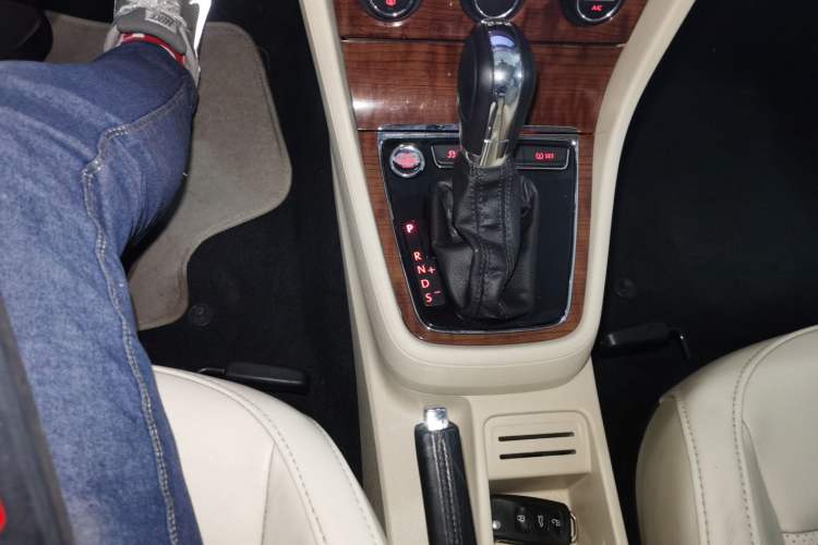 Used Volkswagen Lavida 2013 1.4TSI DSG Luxury Edition
