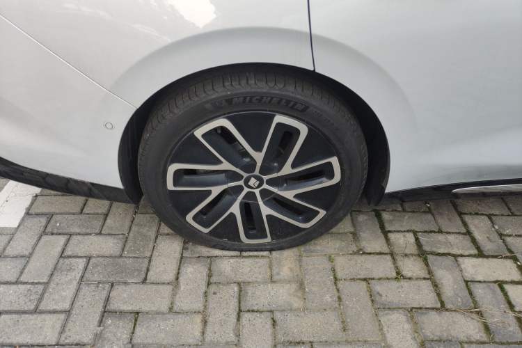 Used Baojun Enjoy 2025 All-Electric 600km Luxury Edition
