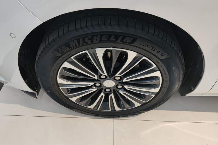 Used Buick GL8 2021 ES Landtrek 653T Luxury Model
