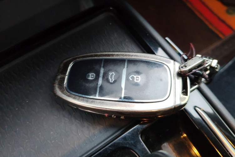 Used Hongqi E-QM5 2024 610 km PLUS
