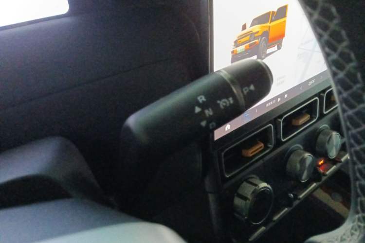 Used  V23 2025 401 Two-Wheel Drive Intelligent Driving Version
