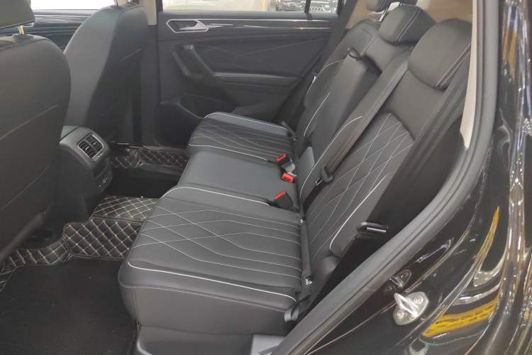 Used Volkswagen Tiguan L 2024 Outstanding Model 330TSI Automatic Two-Wheel Drive R-Line Dragon Glory Edition