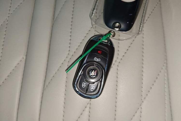 Used Buick GL8 2023 Land Executive Class 652T Luxury Model
