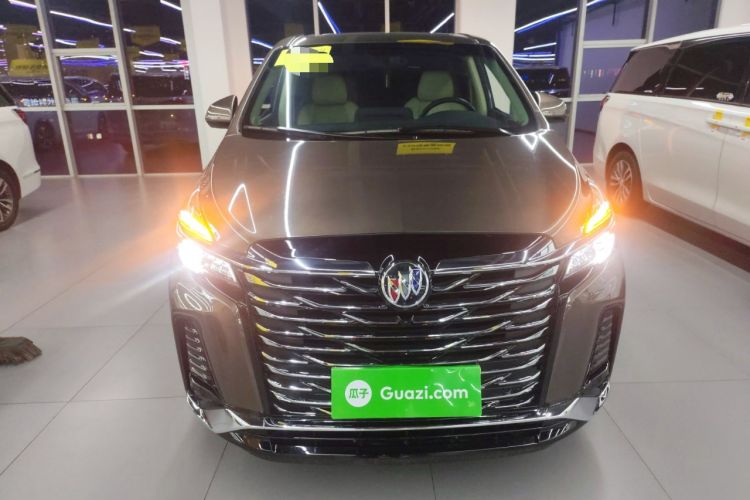 Used Buick GL8 2023 Facelifted Land Cruiser Executive Luxury Version
