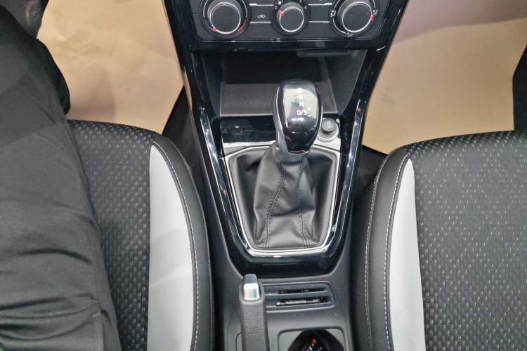 Used Volkswagen Tacqua 2020 1.5L Automatic Yue
