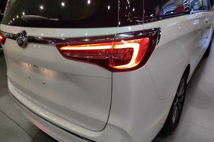 Used Buick GL8 2022 ES Land Cruiser 653T Luxury Model
