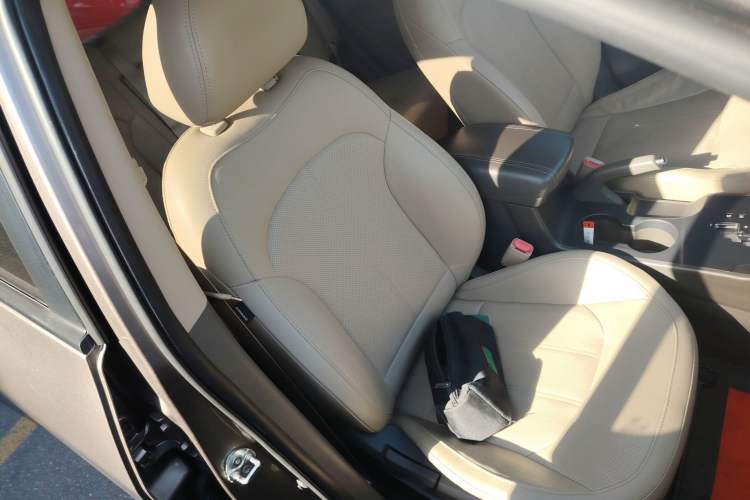 Used Hyundai ix35 2013 2.0L Automatic Two-Wheel Drive Smart GLS China IV Standard