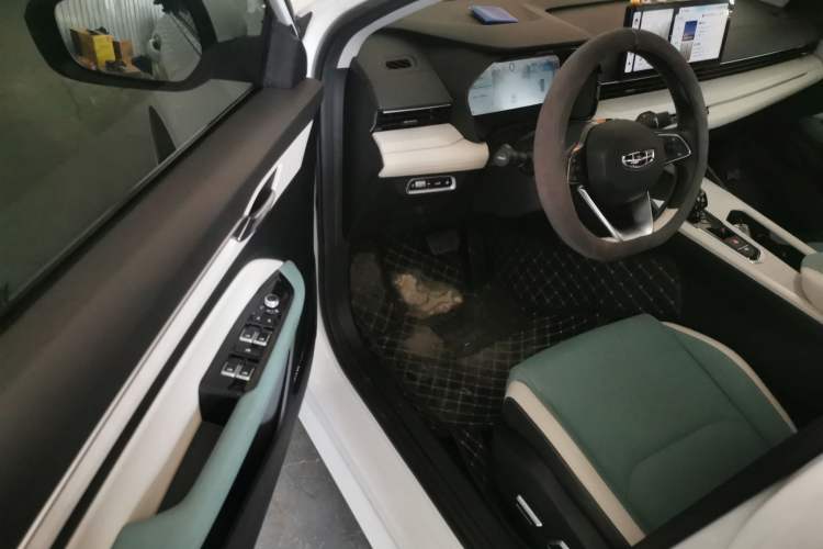 Used Geely Auto Emgrand L HiP 2022 1.5TD-DHT Pro 100KM Super Swift
