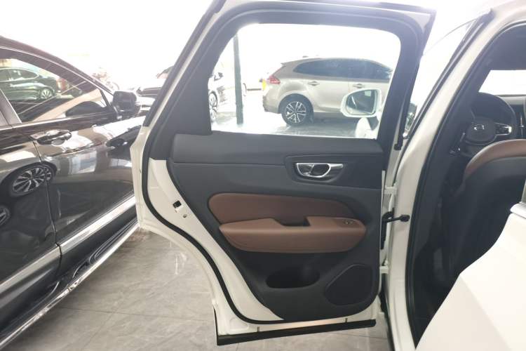 Used Volvo XC60 2025 B5 Four-Wheel Drive Smart & Advanced Luxury Edition
