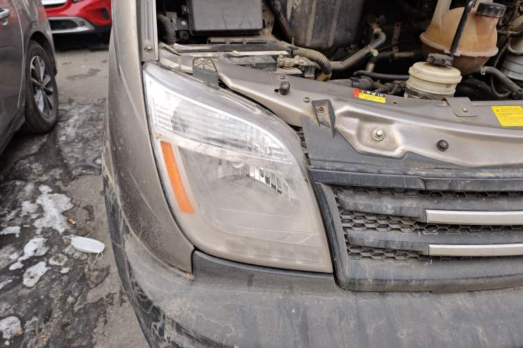 Used SAIC MAXUS Xintu V80 2019 2.5T Classic Version 6-Speed Manual – Aoyuntong Modified Long Wheelbase Mid-Height 7-Seater