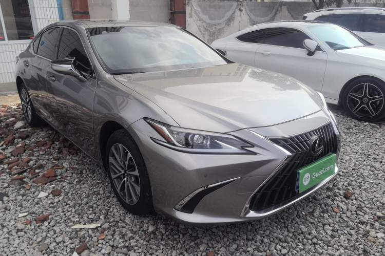 Used Lexus ES 2023 200 Excellence Edition
