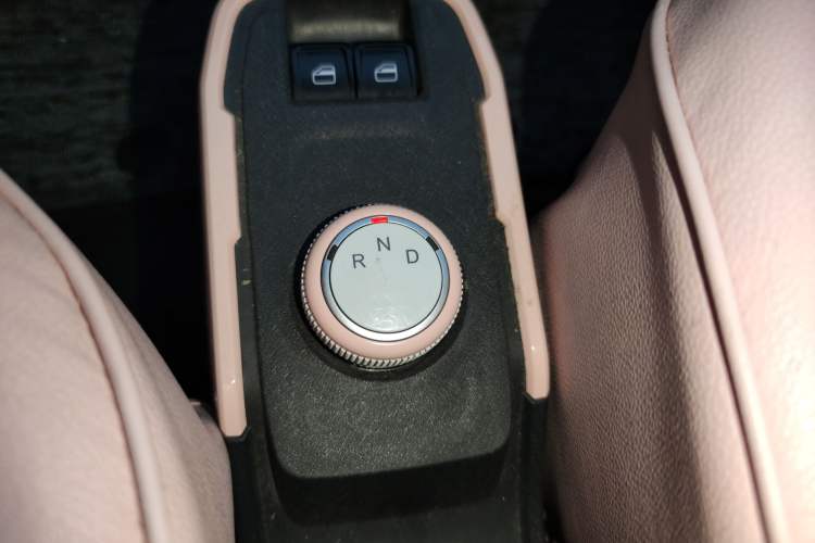 Used Chery QQ Ice Cream 2022 170km Sundae Phosphate Lithium-Ion