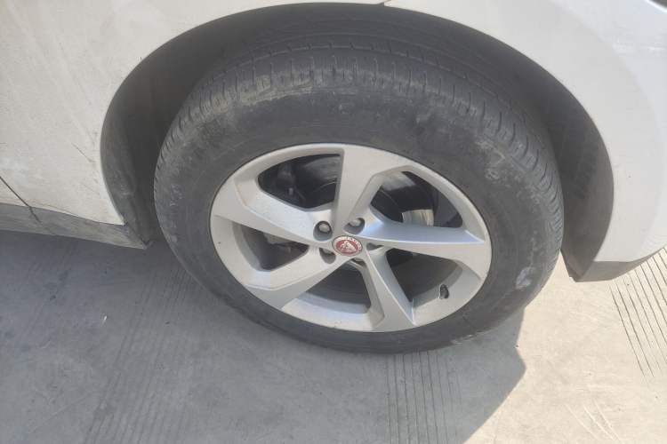 Used Jaguar F-PACE 2016 2.0T Two-Wheel Drive Urban Luxury Edition