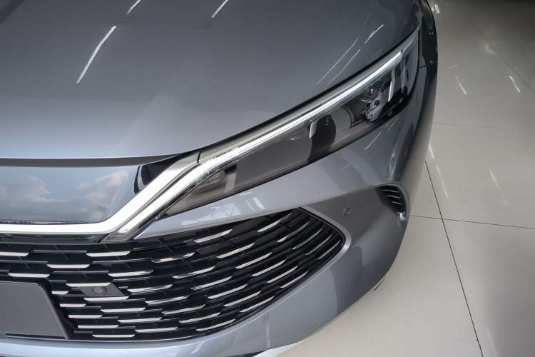 Used BYD Qin L 2025 DM-i Smart Drive 80KM Leading Model
