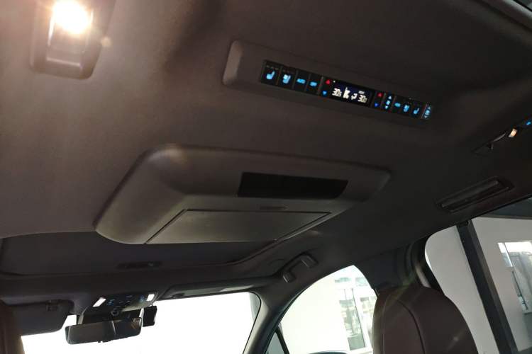 Used Toyota Sienna 2021 2.5L Hybrid Platinum Edition
