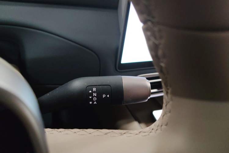 Used Li Auto MEGA 2025 Home Family Special Edition
