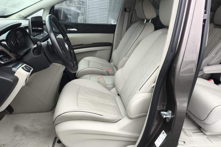 Used Buick GL8 2023 Land Executive Class Deluxe Model