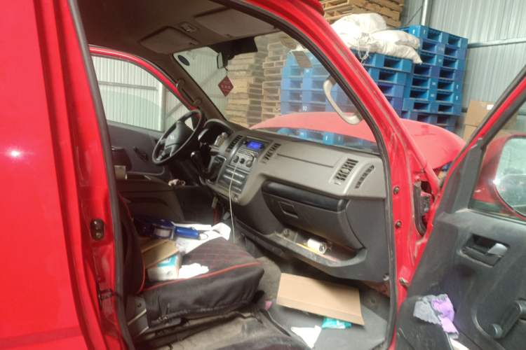 Used Foton Scenic G7 2017 2.0L Long-Wheelbase Commercial Van High Roof 2 Seats 4Q20M
