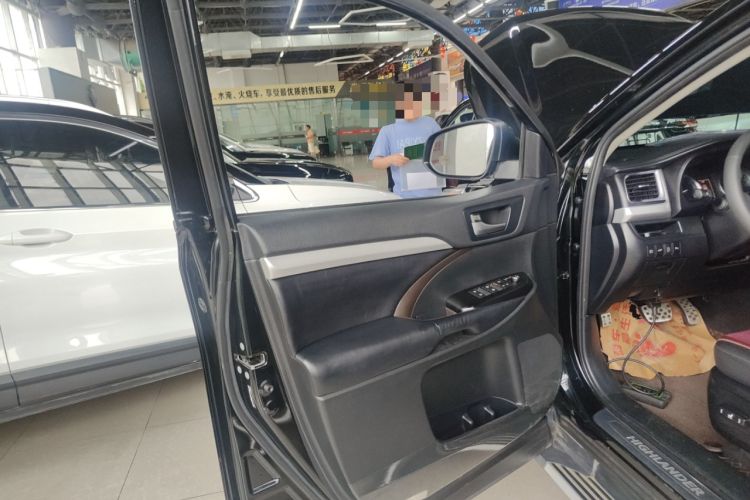 Used Toyota Highlander 2018 2.0T Four-Wheel Drive Luxury Version 7 Seats China VI Standard
