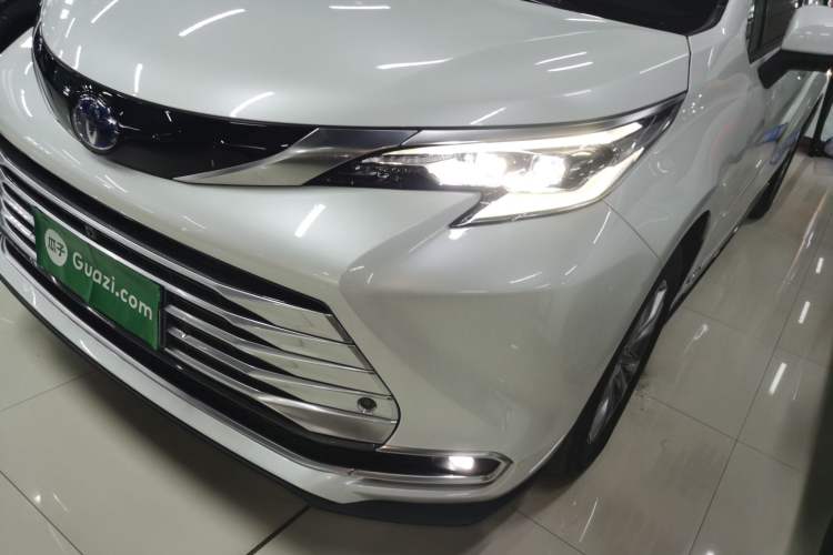 Used Toyota Sienna 2021 2.5L Hybrid Platinum Edition