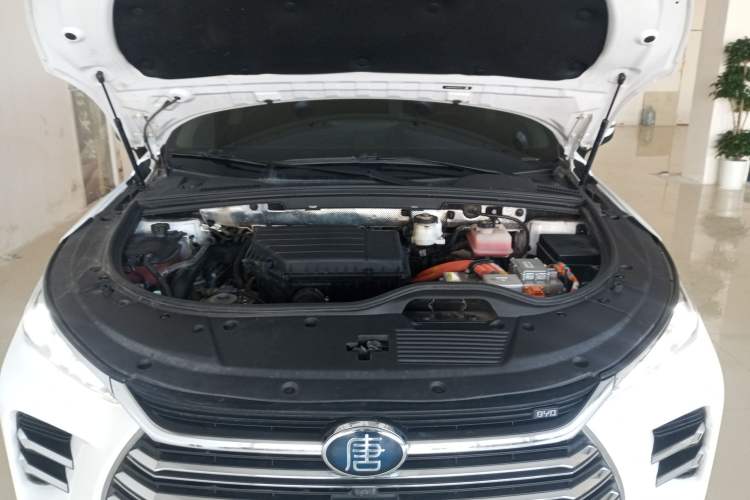 Used BYD Tang New Energy 2018 DM 2.0T All-Wheel Drive Smart Connect Advanced Model 7 Seats China V Emission Standard
