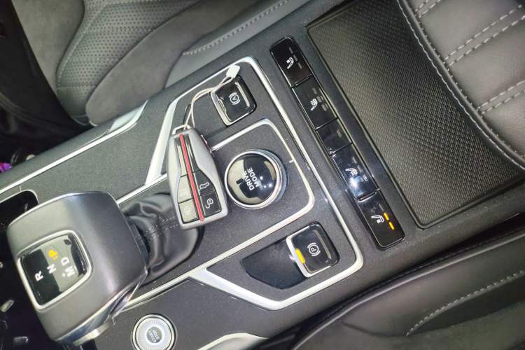 Used Hongqi HS5 2022 Facelifted Version 2.0T Smart Connect Flagship All-Wheel-Drive Edition
