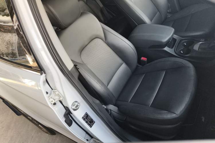 Used Hyundai Santa Fe 2013 2.4L Automatic Two-Wheel Drive Smart Version
