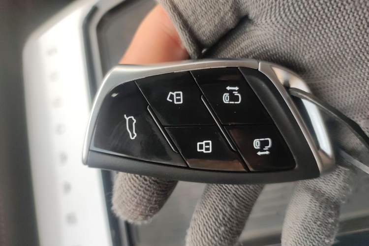 Used SAIC MAXUS Dajia 7 2024 605 km Extended Range Highland Version Six-Seater
