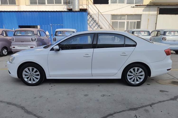 Used Volkswagen Sagitar 2015 1.6L Automatic Comfort Model
