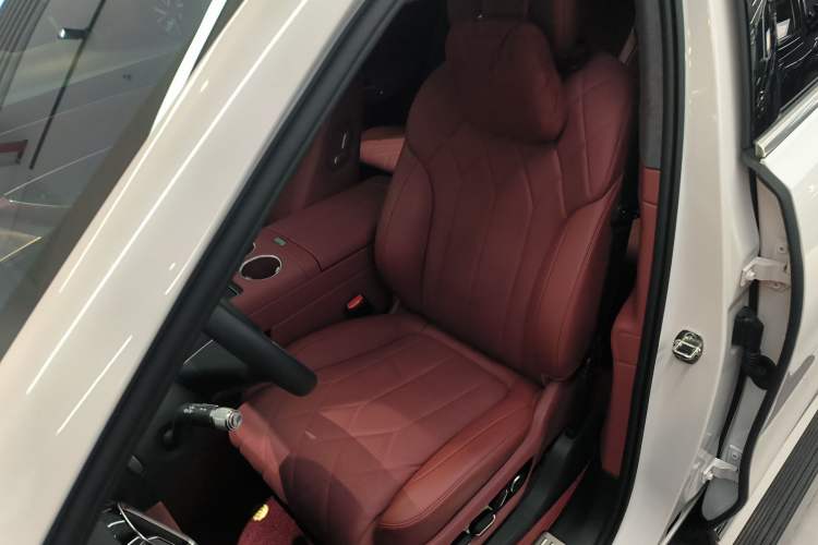 Used Hima AITO M8 2025 Extended-Range Ultra Version 53.4 kWh 6-Seater Edition