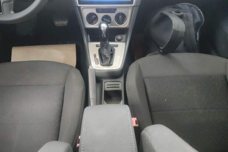 Used Volkswagen Lavida 2013 Revised Classic 1.6L Automatic Fashion Edition