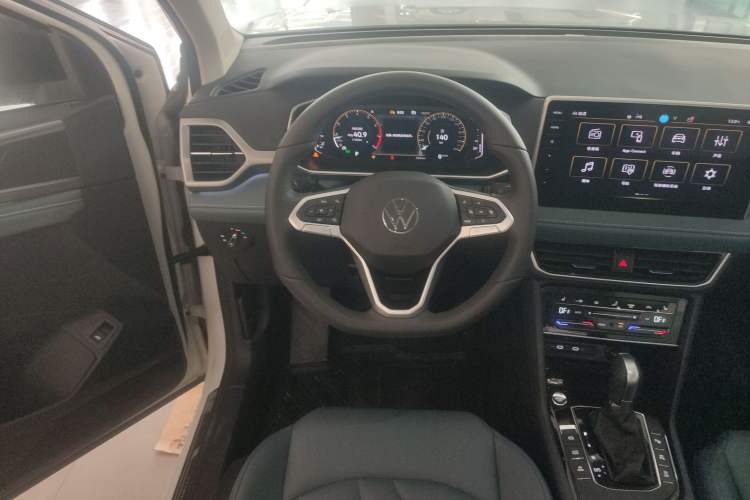 Used Volkswagen Tharu 2024 300TSI Two-Wheel-Drive Moon Luxury Edition
