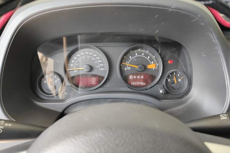 Used  Compass 2015 2.0L two-wheel drive sport version