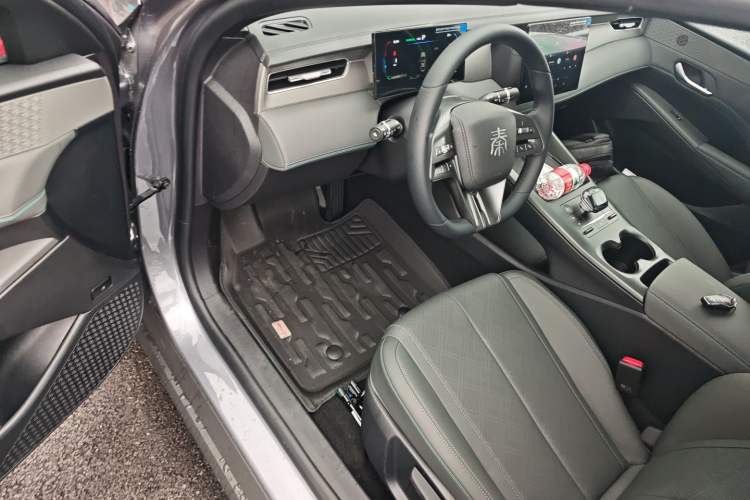 Used BYD Qin PLUS 2025 DM-i Smart Drive 55KM Leading Model
