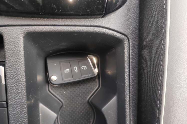 Used Volkswagen T-ROC 2023 300TSI DSG Two-Wheel Drive Starlight Edition
