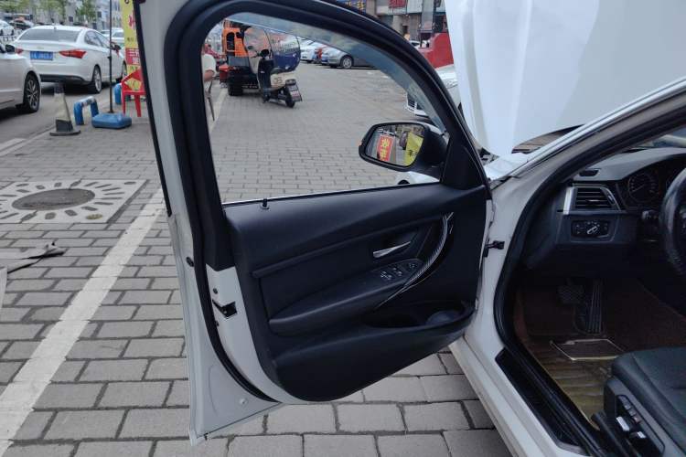 Used BMW 3 Series 2016 320Li Ambition Model
