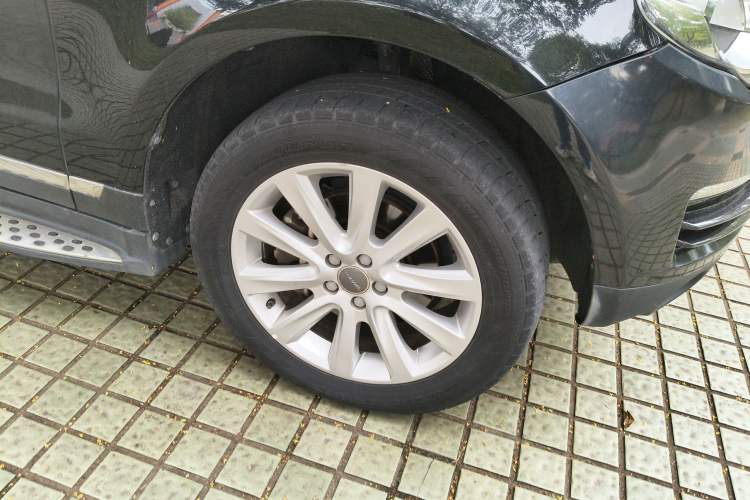 Used Haval H8 2015 2.0T two-wheel drive Comfort trim level
