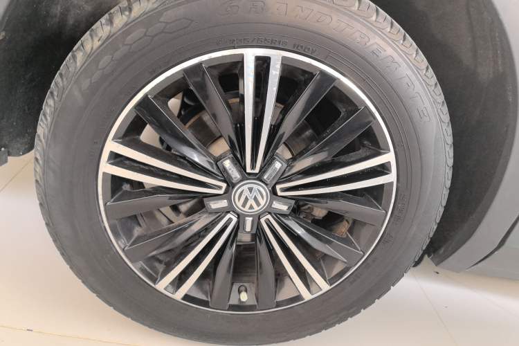 Used Volkswagen Tiguan L 2019 Updated Version 330TSI Automatic Two-Wheel Drive Panoramic Comfort Edition China VI Standard
