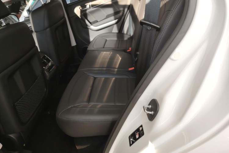 Used Haval H8 2015 2.0T two-wheel drive Comfort trim level
