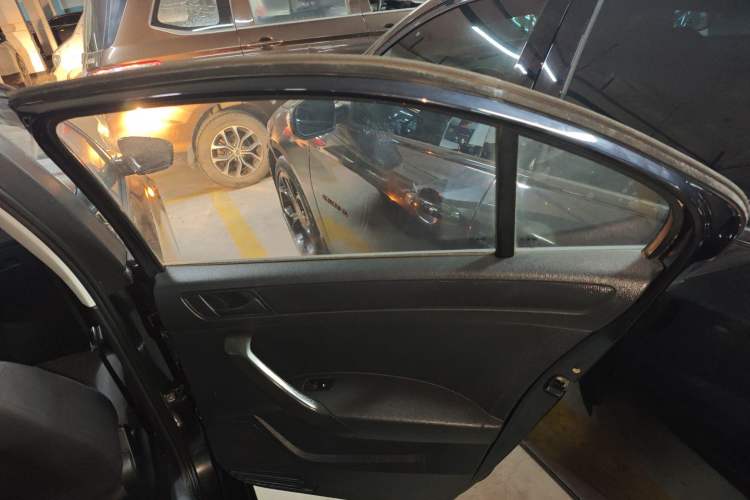 Used Volkswagen Santana 2015 1.4L Manual Fashion Edition
