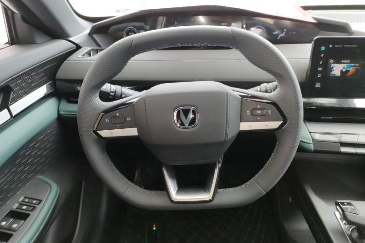 Used Changan UNI-V iDD 2024 Blue Whale Smart Electric iDD 136km Smart & Fun Model
