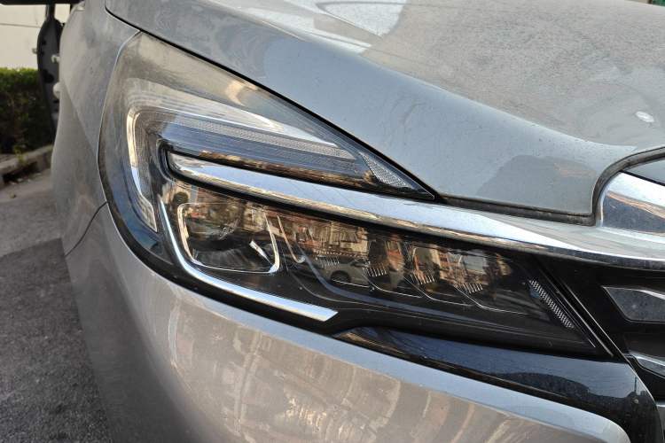 Used Buick GL8 2023 Land Executive Class 652T Luxury Model
