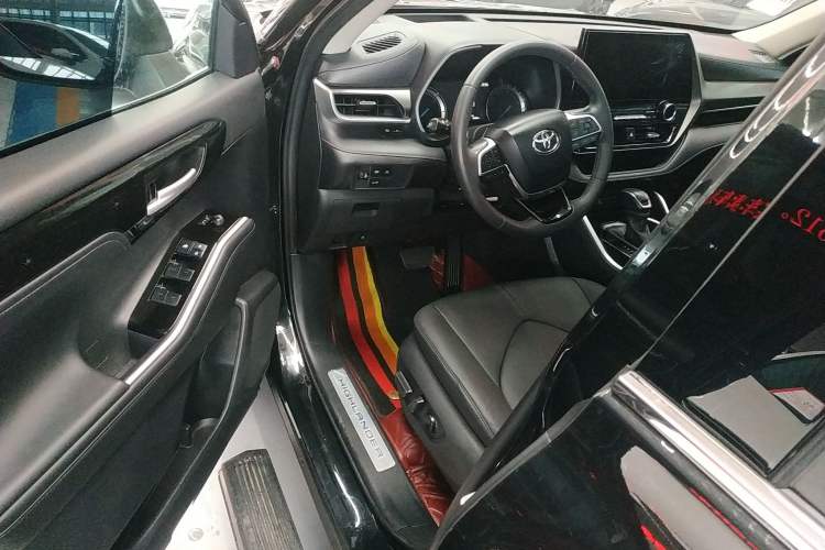 Used Toyota Highlander 2022 Dual-Engine 2.5L Four-Wheel Drive Prestige Version 7 Seats
