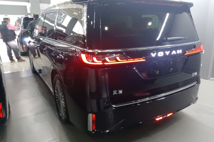 Used VOYAH Dream 2025 PHEV Four-Wheel-Drive Flagship Kunpeng Edition
