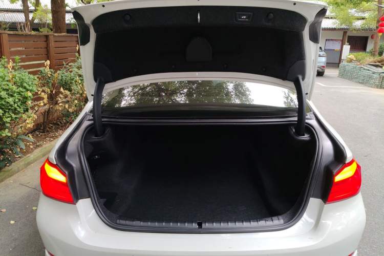 Used BMW 5 Series 2019 525Li Luxury Package
