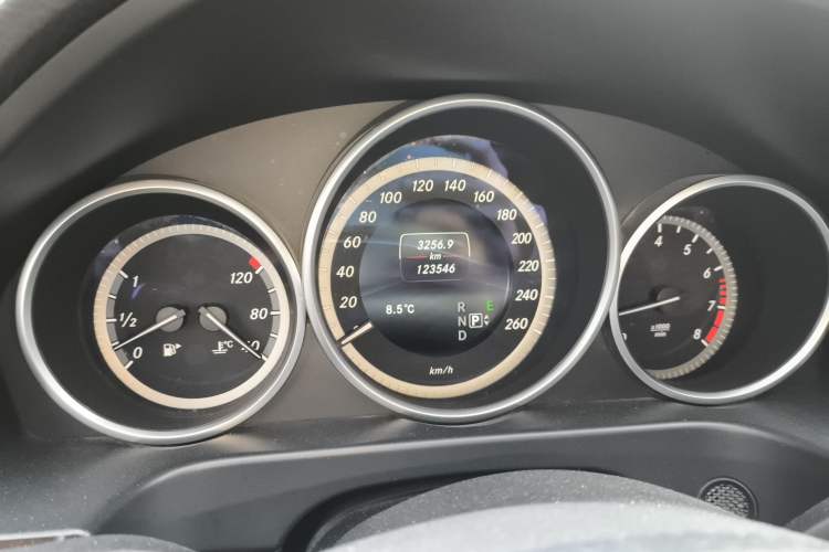 Used Mercedes-Benz E-Class 2015 Facelift E 180 L
