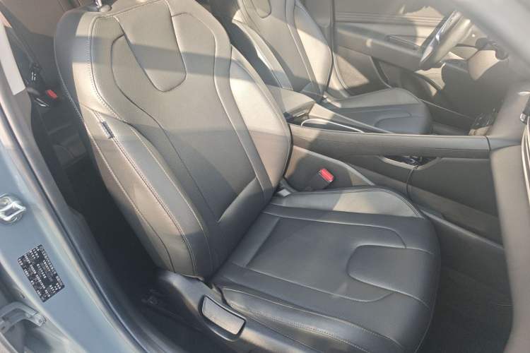 Used Hyundai Elantra 2021 1.5L CVT LUX Prestige Edition
