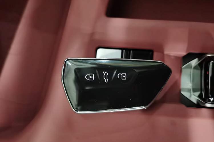 Used Volkswagen Lamando 2024 Lavida L 280TSI DSG Cool & Spicy Edition
