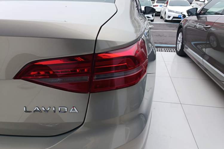 Used Volkswagen Lavida 2021 1.5L Automatic Comfort Edition
